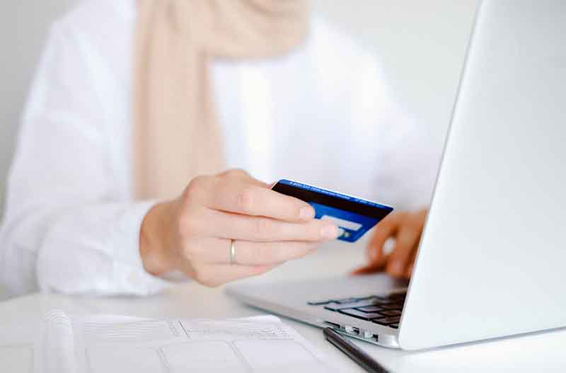 Person making an online payment through deferred payments or “Buy Now Pay Later”